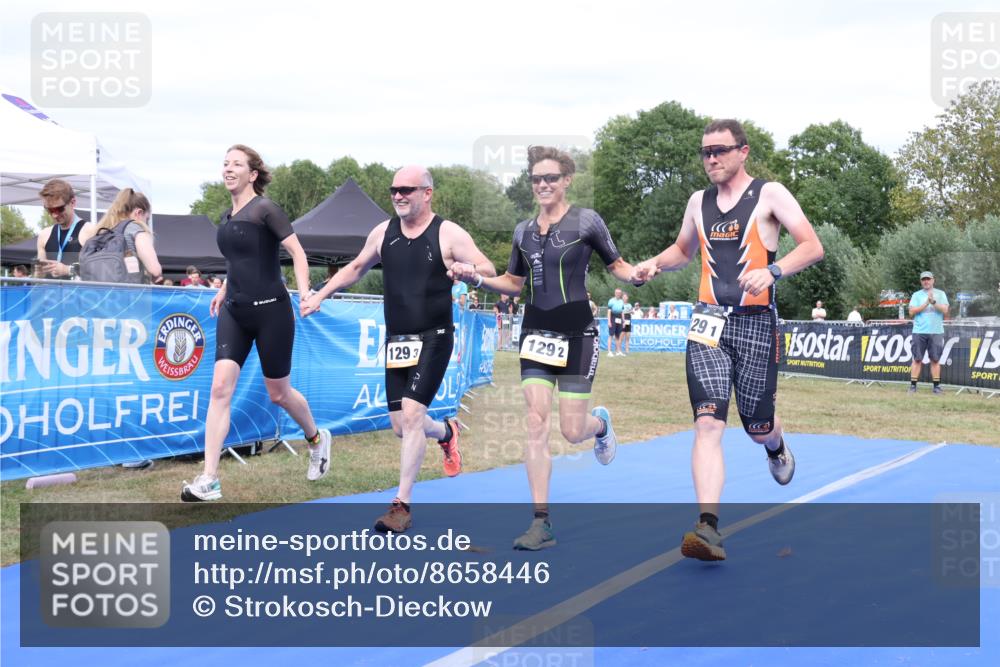 31.08.2025 - Elbe Triathlon Hamburg Strokosch-Dieckow http://msf.ph/oto/8658446 31.08.2025 16:28:20 Ziel  meine-sportfotos.de