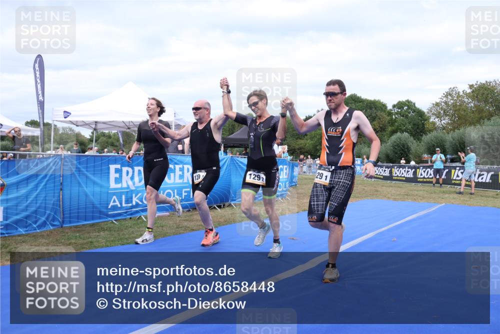 31.08.2025 - Elbe Triathlon Hamburg Strokosch-Dieckow http://msf.ph/oto/8658448 31.08.2025 16:28:20 Ziel  meine-sportfotos.de