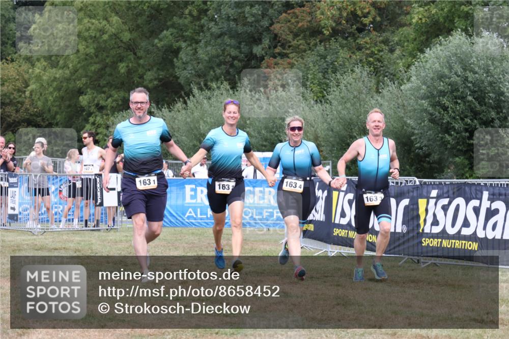 31.08.2025 - Elbe Triathlon Hamburg Strokosch-Dieckow http://msf.ph/oto/8658452 31.08.2025 16:28:45 Ziel  meine-sportfotos.de