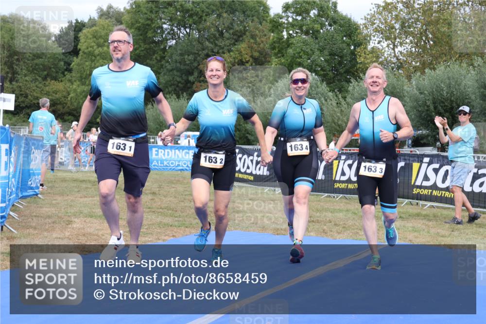 31.08.2025 - Elbe Triathlon Hamburg Strokosch-Dieckow http://msf.ph/oto/8658459 31.08.2025 16:28:48 Ziel  meine-sportfotos.de