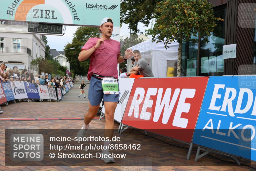 31.08.2025 - 21. Blankeneser Heldenlauf Strokosch-Dieckow http://msf.ph/oto/8658462 31.08.2025 10:50:33 Ziel 3699, 3354, 3564 meine-sportfotos.de
