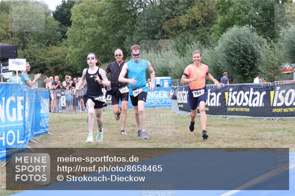 31.08.2025 - Elbe Triathlon Hamburg Strokosch-Dieckow http://msf.ph/oto/8658465 31.08.2025 16:32:35 Ziel  meine-sportfotos.de