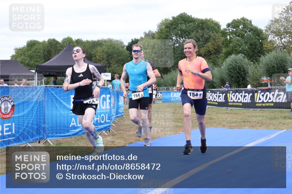 31.08.2025 - Elbe Triathlon Hamburg Strokosch-Dieckow http://msf.ph/oto/8658472 31.08.2025 16:32:36 Ziel  meine-sportfotos.de