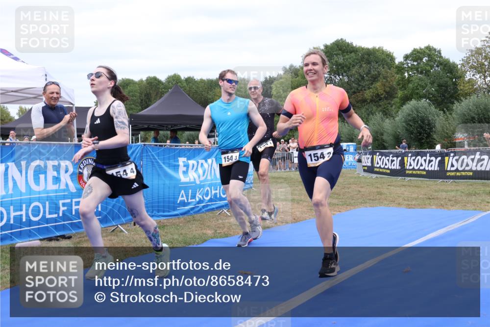 31.08.2025 - Elbe Triathlon Hamburg Strokosch-Dieckow http://msf.ph/oto/8658473 31.08.2025 16:32:36 Ziel  meine-sportfotos.de