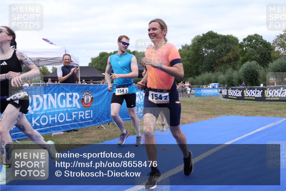 31.08.2025 - Elbe Triathlon Hamburg Strokosch-Dieckow http://msf.ph/oto/8658476 31.08.2025 16:32:37 Ziel  meine-sportfotos.de