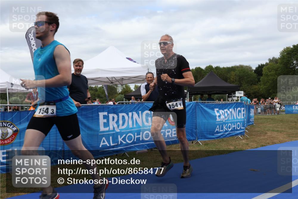 31.08.2025 - Elbe Triathlon Hamburg Strokosch-Dieckow http://msf.ph/oto/8658477 31.08.2025 16:32:37 Ziel  meine-sportfotos.de