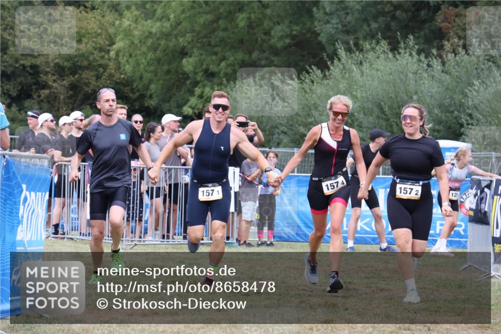 31.08.2025 - Elbe Triathlon Hamburg Strokosch-Dieckow http://msf.ph/oto/8658478 31.08.2025 16:33:35 Ziel  meine-sportfotos.de