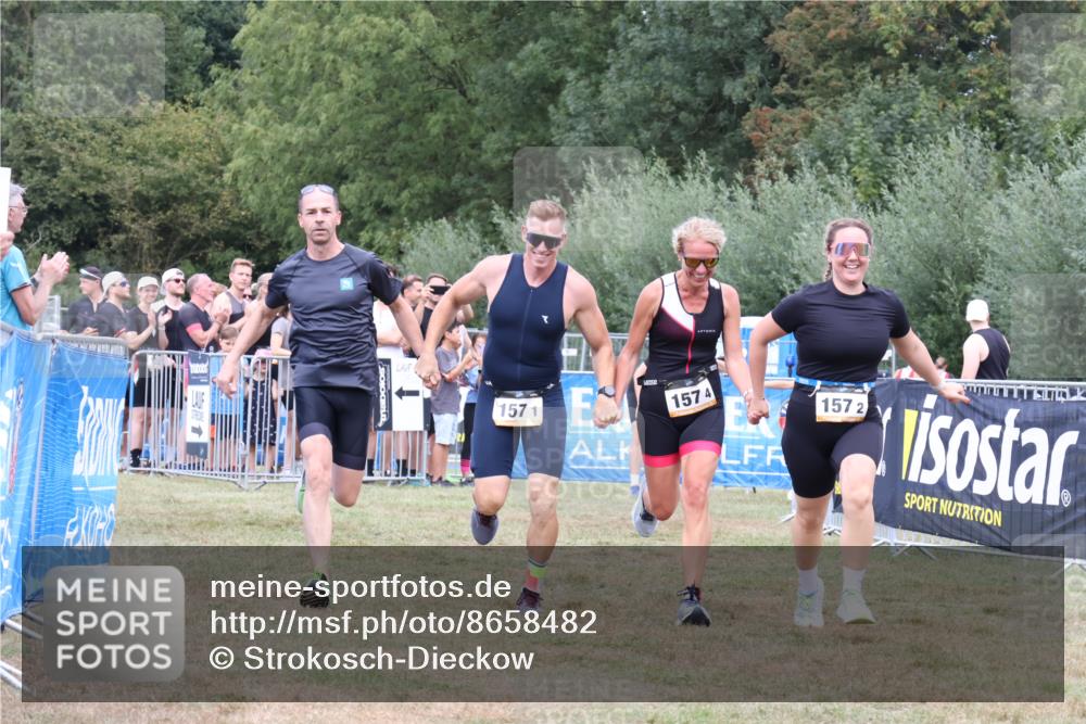 31.08.2025 - Elbe Triathlon Hamburg Strokosch-Dieckow http://msf.ph/oto/8658482 31.08.2025 16:33:37 Ziel  meine-sportfotos.de