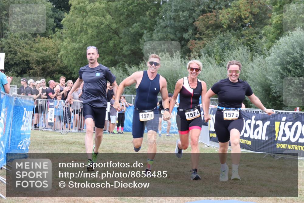 31.08.2025 - Elbe Triathlon Hamburg Strokosch-Dieckow http://msf.ph/oto/8658485 31.08.2025 16:33:37 Ziel  meine-sportfotos.de