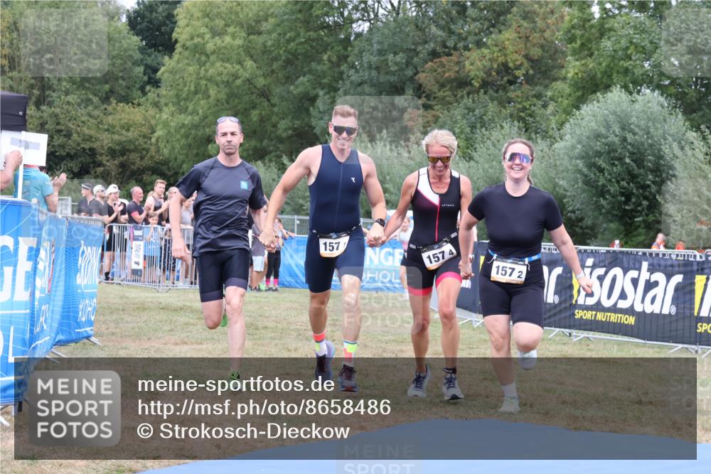 31.08.2025 - Elbe Triathlon Hamburg Strokosch-Dieckow http://msf.ph/oto/8658486 31.08.2025 16:33:38 Ziel  meine-sportfotos.de