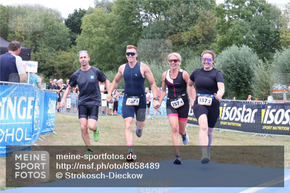 31.08.2025 - Elbe Triathlon Hamburg Strokosch-Dieckow http://msf.ph/oto/8658489 31.08.2025 16:33:38 Ziel  meine-sportfotos.de
