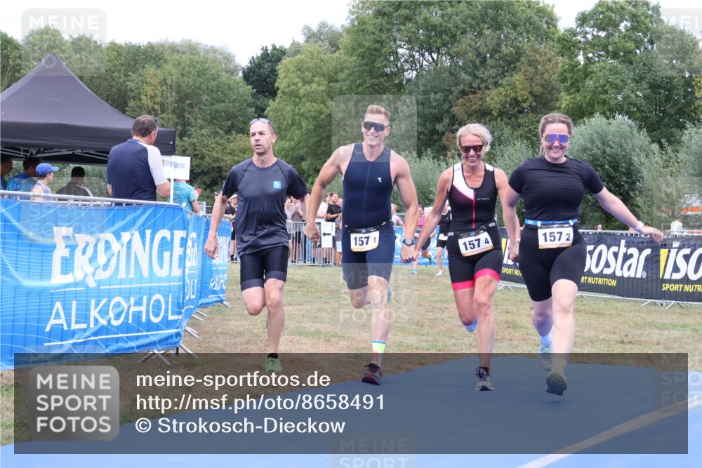 31.08.2025 - Elbe Triathlon Hamburg Strokosch-Dieckow http://msf.ph/oto/8658491 31.08.2025 16:33:39 Ziel  meine-sportfotos.de