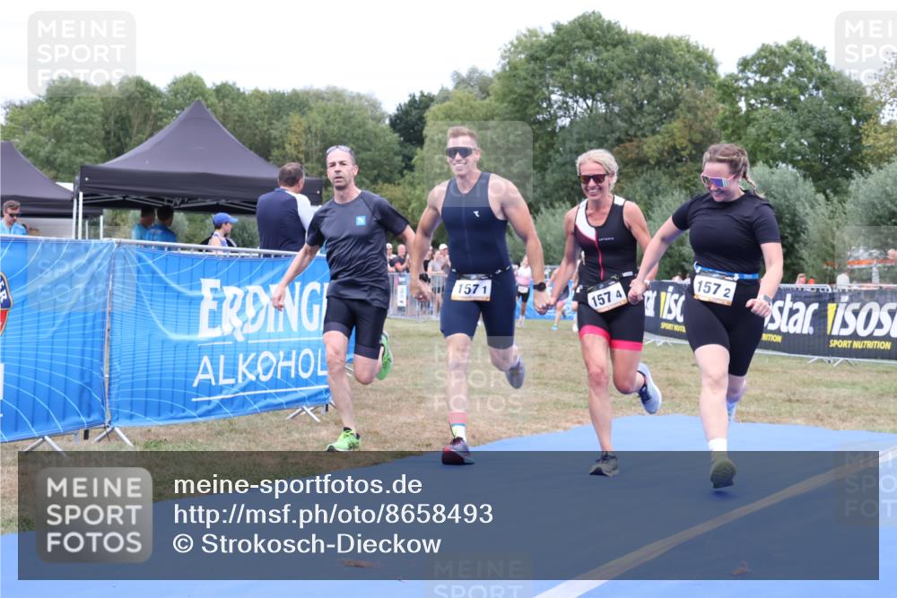 31.08.2025 - Elbe Triathlon Hamburg Strokosch-Dieckow http://msf.ph/oto/8658493 31.08.2025 16:33:39 Ziel  meine-sportfotos.de