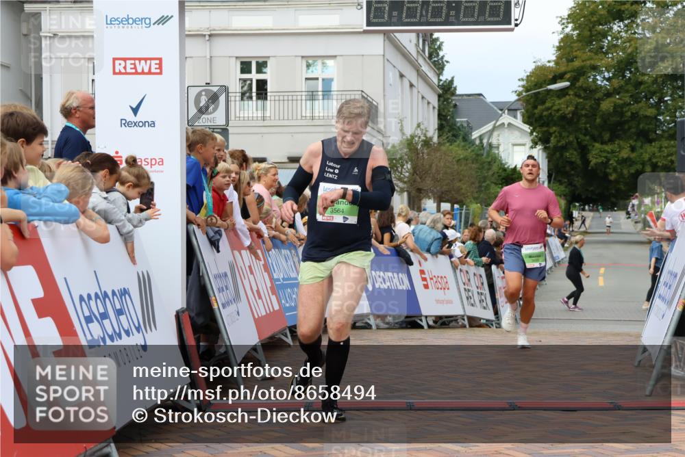 31.08.2025 - 21. Blankeneser Heldenlauf Strokosch-Dieckow http://msf.ph/oto/8658494 31.08.2025 10:50:30 Ziel 3699, 3354, 3564 meine-sportfotos.de