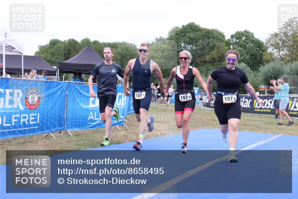 31.08.2025 - Elbe Triathlon Hamburg Strokosch-Dieckow http://msf.ph/oto/8658495 31.08.2025 16:33:39 Ziel  meine-sportfotos.de