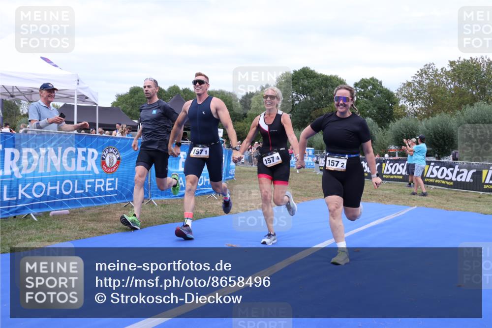 31.08.2025 - Elbe Triathlon Hamburg Strokosch-Dieckow http://msf.ph/oto/8658496 31.08.2025 16:33:40 Ziel  meine-sportfotos.de