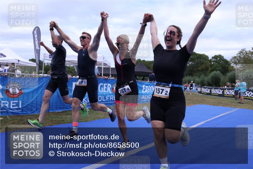 31.08.2025 - Elbe Triathlon Hamburg Strokosch-Dieckow http://msf.ph/oto/8658500 31.08.2025 16:33:40 Ziel  meine-sportfotos.de
