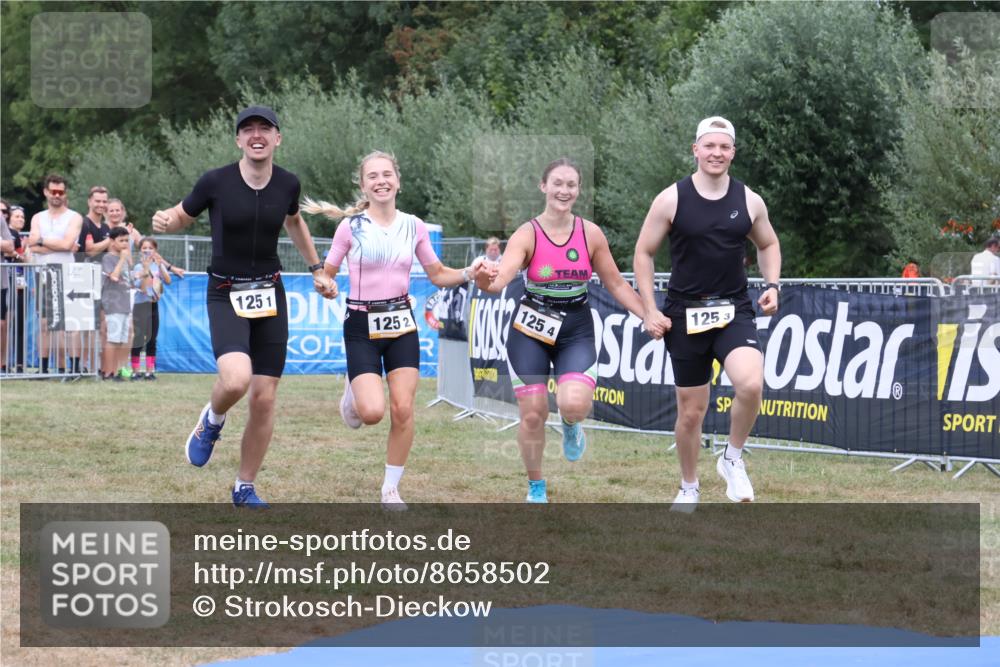 31.08.2025 - Elbe Triathlon Hamburg Strokosch-Dieckow http://msf.ph/oto/8658502 31.08.2025 16:33:43 Ziel  meine-sportfotos.de