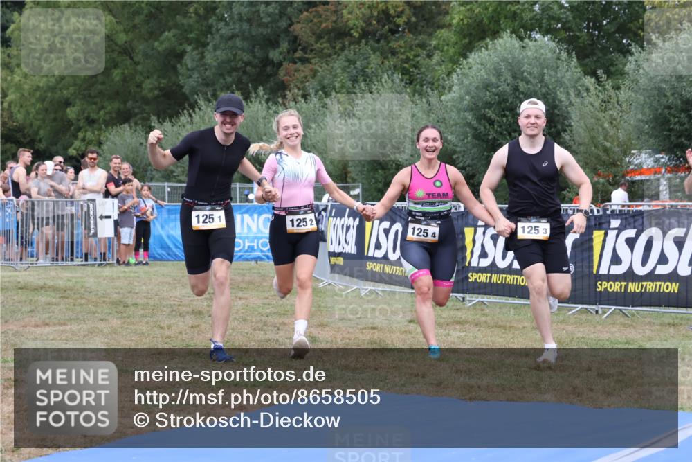31.08.2025 - Elbe Triathlon Hamburg Strokosch-Dieckow http://msf.ph/oto/8658505 31.08.2025 16:33:43 Ziel  meine-sportfotos.de