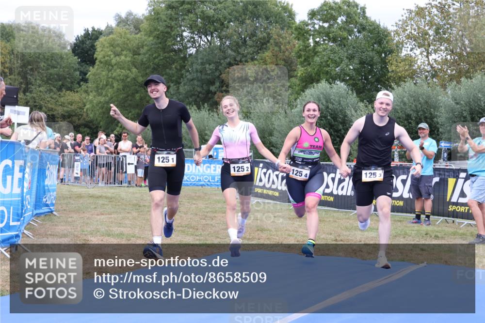 31.08.2025 - Elbe Triathlon Hamburg Strokosch-Dieckow http://msf.ph/oto/8658509 31.08.2025 16:33:44 Ziel  meine-sportfotos.de