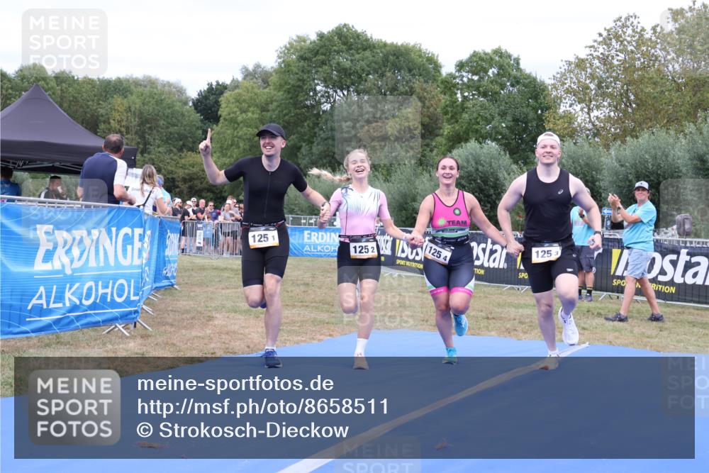 31.08.2025 - Elbe Triathlon Hamburg Strokosch-Dieckow http://msf.ph/oto/8658511 31.08.2025 16:33:44 Ziel  meine-sportfotos.de