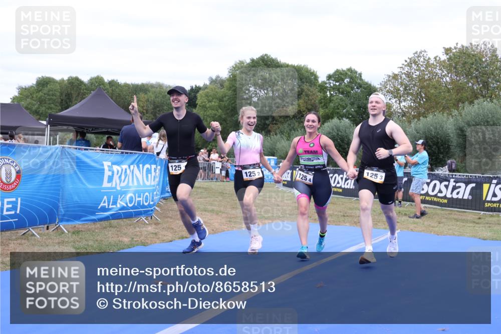 31.08.2025 - Elbe Triathlon Hamburg Strokosch-Dieckow http://msf.ph/oto/8658513 31.08.2025 16:33:45 Ziel  meine-sportfotos.de