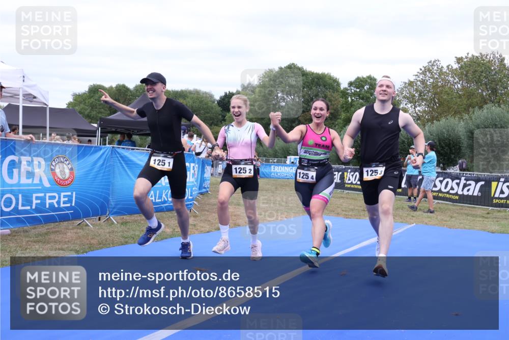 31.08.2025 - Elbe Triathlon Hamburg Strokosch-Dieckow http://msf.ph/oto/8658515 31.08.2025 16:33:45 Ziel  meine-sportfotos.de