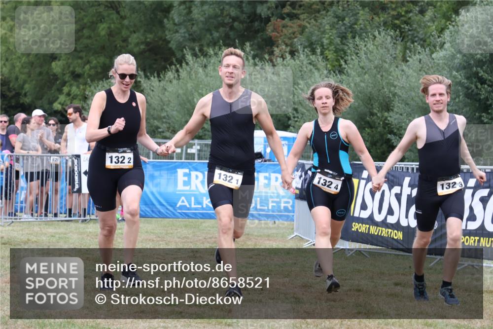 31.08.2025 - Elbe Triathlon Hamburg Strokosch-Dieckow http://msf.ph/oto/8658521 31.08.2025 16:34:29 Ziel  meine-sportfotos.de