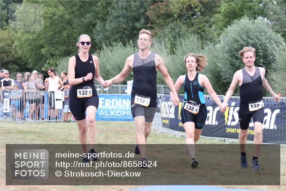 31.08.2025 - Elbe Triathlon Hamburg Strokosch-Dieckow http://msf.ph/oto/8658524 31.08.2025 16:34:29 Ziel  meine-sportfotos.de