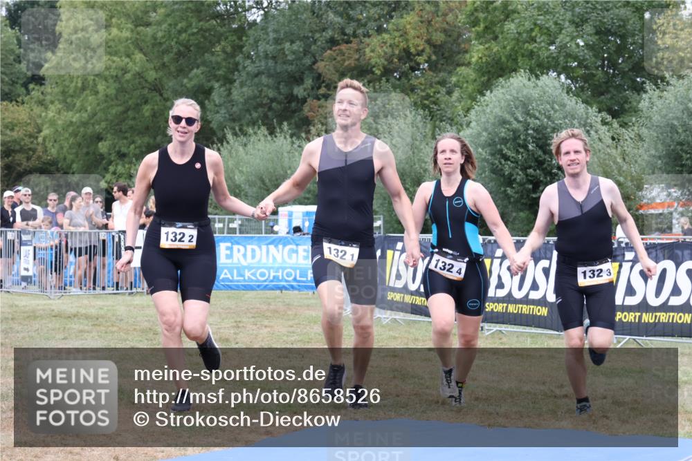 31.08.2025 - Elbe Triathlon Hamburg Strokosch-Dieckow http://msf.ph/oto/8658526 31.08.2025 16:34:30 Ziel  meine-sportfotos.de