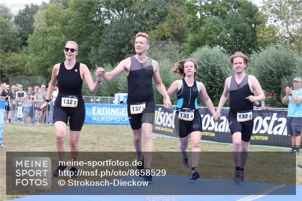 31.08.2025 - Elbe Triathlon Hamburg Strokosch-Dieckow http://msf.ph/oto/8658529 31.08.2025 16:34:30 Ziel  meine-sportfotos.de