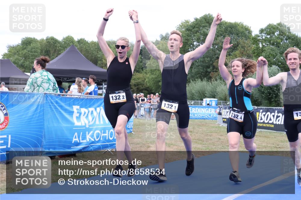 31.08.2025 - Elbe Triathlon Hamburg Strokosch-Dieckow http://msf.ph/oto/8658534 31.08.2025 16:34:31 Ziel  meine-sportfotos.de