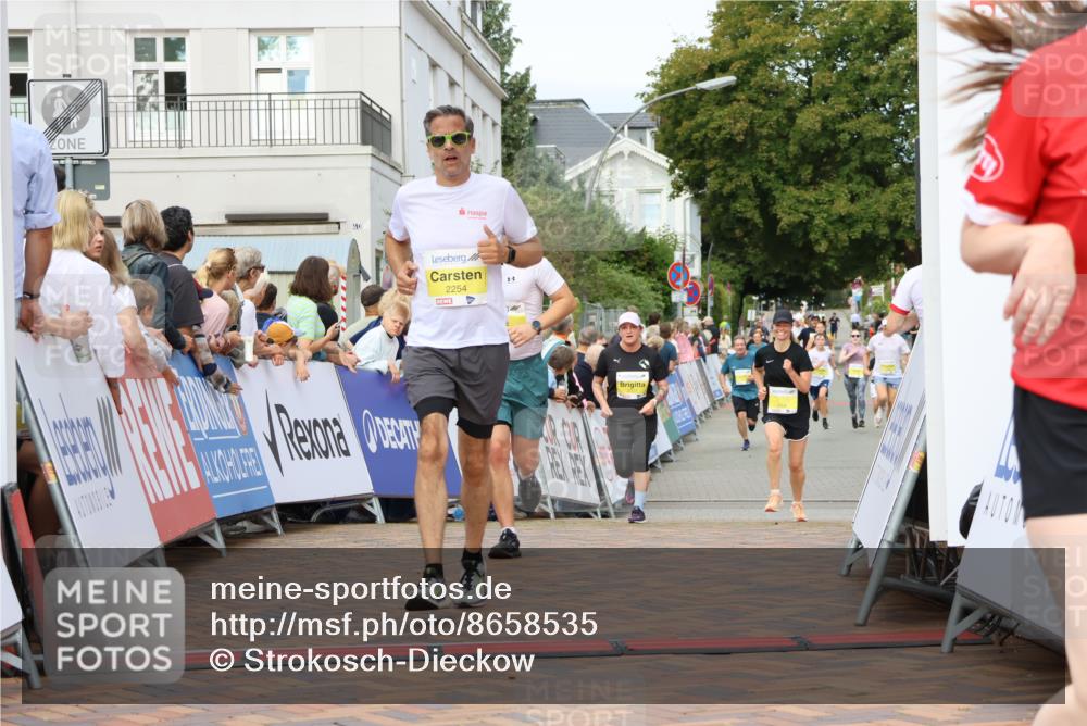 31.08.2025 - 21. Blankeneser Heldenlauf Strokosch-Dieckow http://msf.ph/oto/8658535 31.08.2025 10:26:32 Ziel 2706, 2254, 2497, 2688, 2007 meine-sportfotos.de