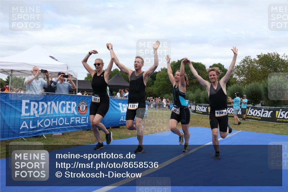 31.08.2025 - Elbe Triathlon Hamburg Strokosch-Dieckow http://msf.ph/oto/8658536 31.08.2025 16:34:32 Ziel  meine-sportfotos.de