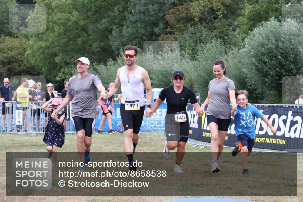 31.08.2025 - Elbe Triathlon Hamburg Strokosch-Dieckow http://msf.ph/oto/8658538 31.08.2025 16:35:47 Ziel  meine-sportfotos.de