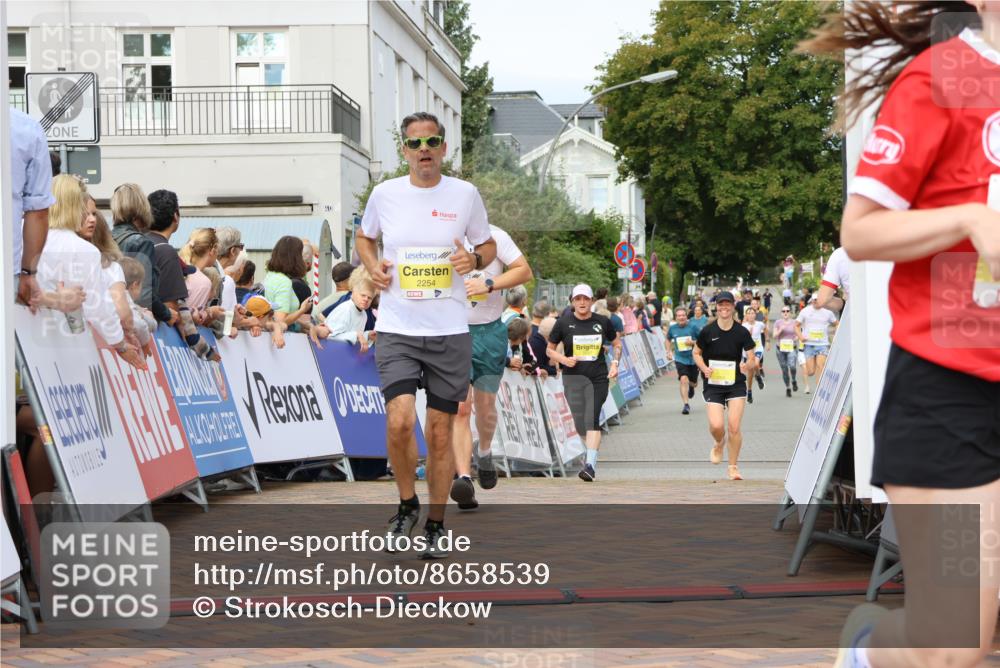 31.08.2025 - 21. Blankeneser Heldenlauf Strokosch-Dieckow http://msf.ph/oto/8658539 31.08.2025 10:26:32 Ziel 2706, 2254, 2497, 2688, 2007 meine-sportfotos.de