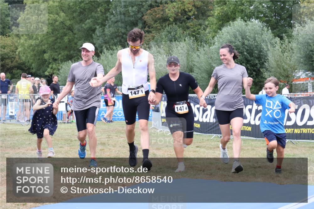 31.08.2025 - Elbe Triathlon Hamburg Strokosch-Dieckow http://msf.ph/oto/8658540 31.08.2025 16:35:48 Ziel  meine-sportfotos.de