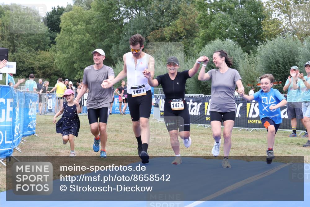 31.08.2025 - Elbe Triathlon Hamburg Strokosch-Dieckow http://msf.ph/oto/8658542 31.08.2025 16:35:49 Ziel  meine-sportfotos.de