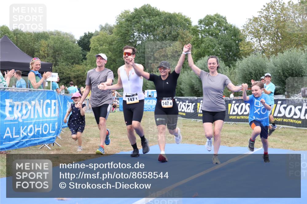 31.08.2025 - Elbe Triathlon Hamburg Strokosch-Dieckow http://msf.ph/oto/8658544 31.08.2025 16:35:50 Ziel  meine-sportfotos.de