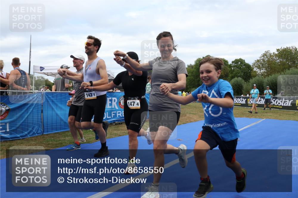 31.08.2025 - Elbe Triathlon Hamburg Strokosch-Dieckow http://msf.ph/oto/8658550 31.08.2025 16:35:52 Ziel  meine-sportfotos.de