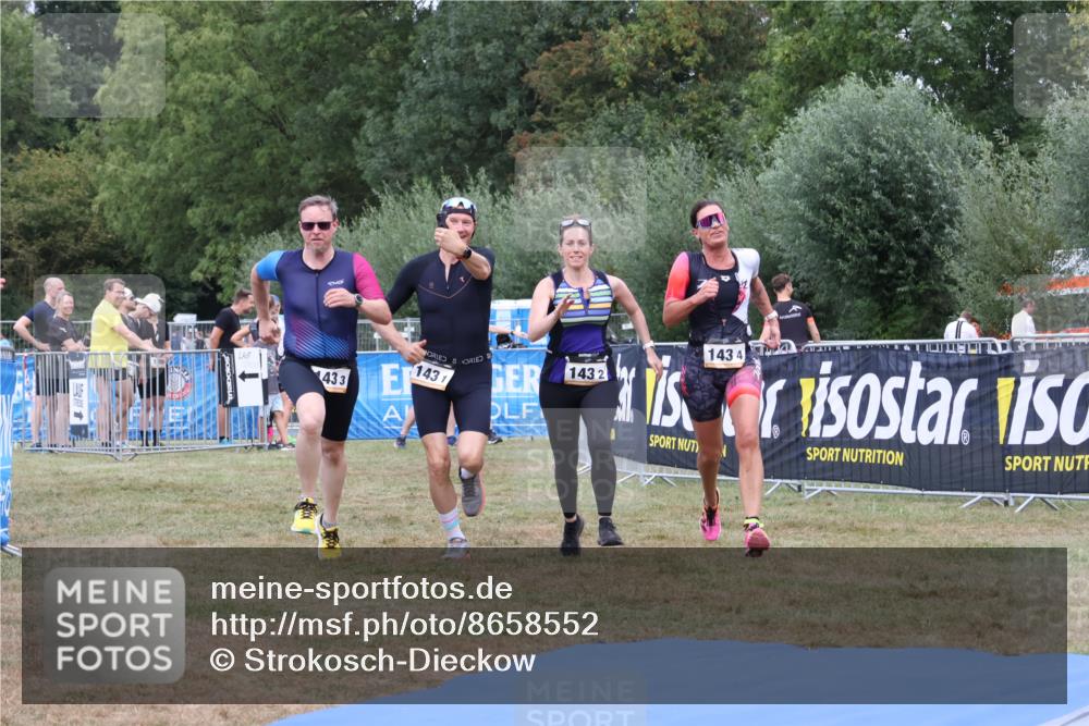 31.08.2025 - Elbe Triathlon Hamburg Strokosch-Dieckow http://msf.ph/oto/8658552 31.08.2025 16:36:17 Ziel  meine-sportfotos.de