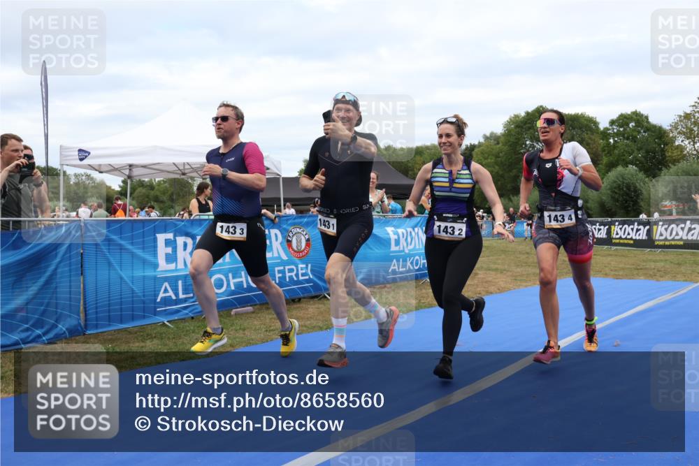 31.08.2025 - Elbe Triathlon Hamburg Strokosch-Dieckow http://msf.ph/oto/8658560 31.08.2025 16:36:20 Ziel  meine-sportfotos.de