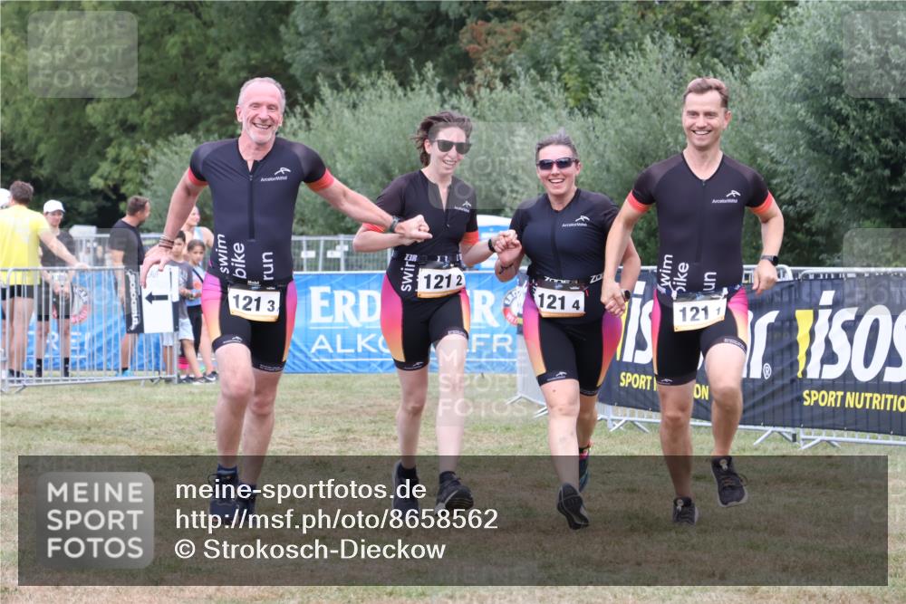 31.08.2025 - Elbe Triathlon Hamburg Strokosch-Dieckow http://msf.ph/oto/8658562 31.08.2025 16:36:24 Ziel  meine-sportfotos.de