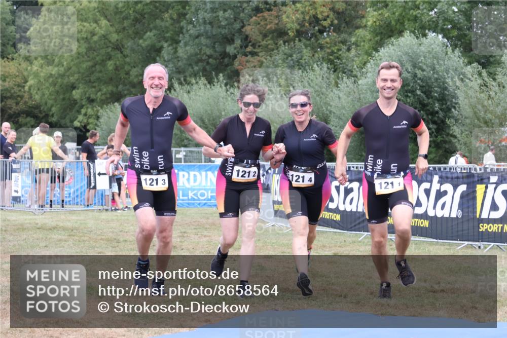 31.08.2025 - Elbe Triathlon Hamburg Strokosch-Dieckow http://msf.ph/oto/8658564 31.08.2025 16:36:25 Ziel  meine-sportfotos.de