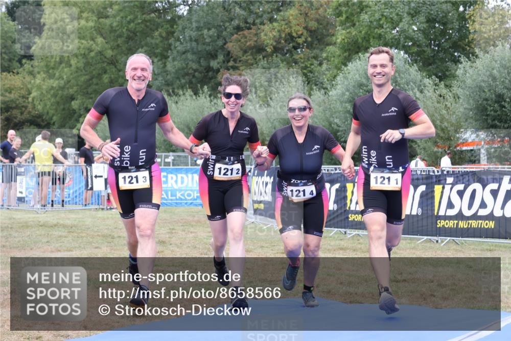 31.08.2025 - Elbe Triathlon Hamburg Strokosch-Dieckow http://msf.ph/oto/8658566 31.08.2025 16:36:25 Ziel  meine-sportfotos.de