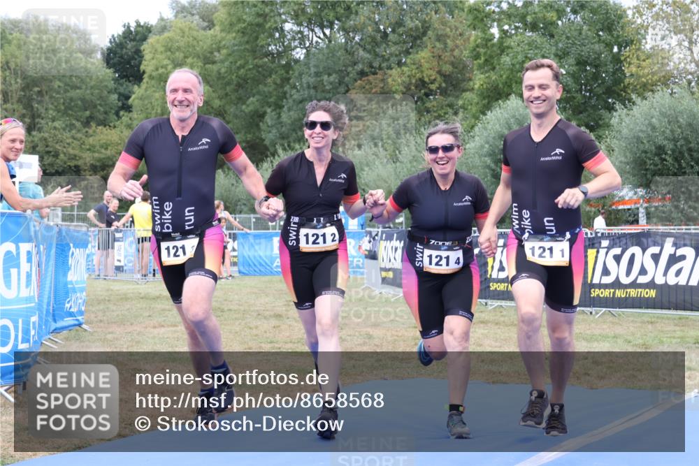 31.08.2025 - Elbe Triathlon Hamburg Strokosch-Dieckow http://msf.ph/oto/8658568 31.08.2025 16:36:26 Ziel  meine-sportfotos.de
