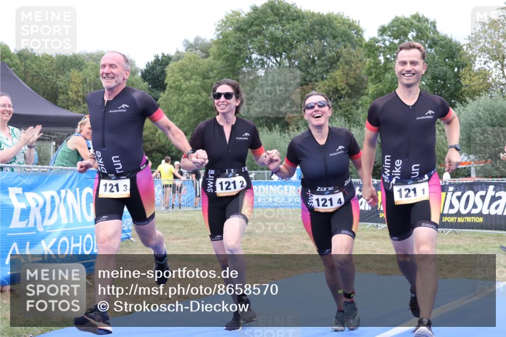 31.08.2025 - Elbe Triathlon Hamburg Strokosch-Dieckow http://msf.ph/oto/8658570 31.08.2025 16:36:27 Ziel  meine-sportfotos.de