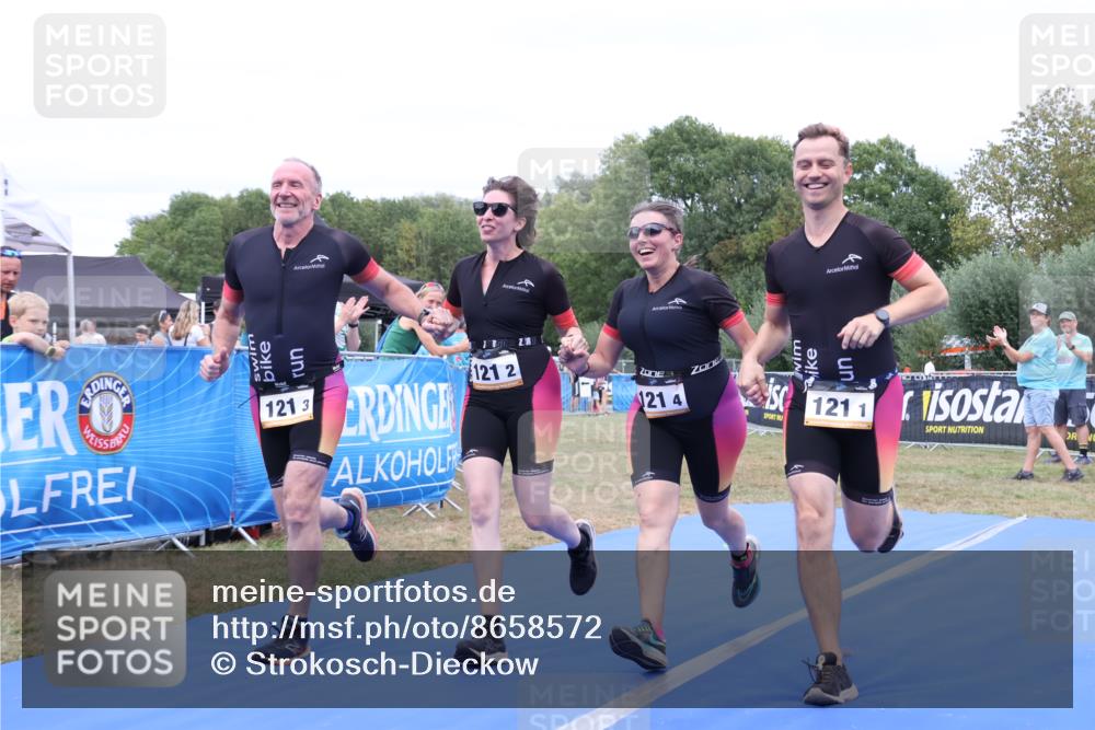 31.08.2025 - Elbe Triathlon Hamburg Strokosch-Dieckow http://msf.ph/oto/8658572 31.08.2025 16:36:27 Ziel  meine-sportfotos.de