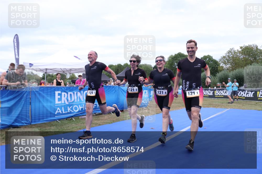 31.08.2025 - Elbe Triathlon Hamburg Strokosch-Dieckow http://msf.ph/oto/8658574 31.08.2025 16:36:27 Ziel  meine-sportfotos.de