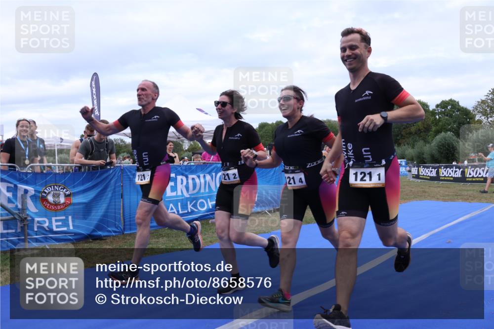 31.08.2025 - Elbe Triathlon Hamburg Strokosch-Dieckow http://msf.ph/oto/8658576 31.08.2025 16:36:28 Ziel  meine-sportfotos.de